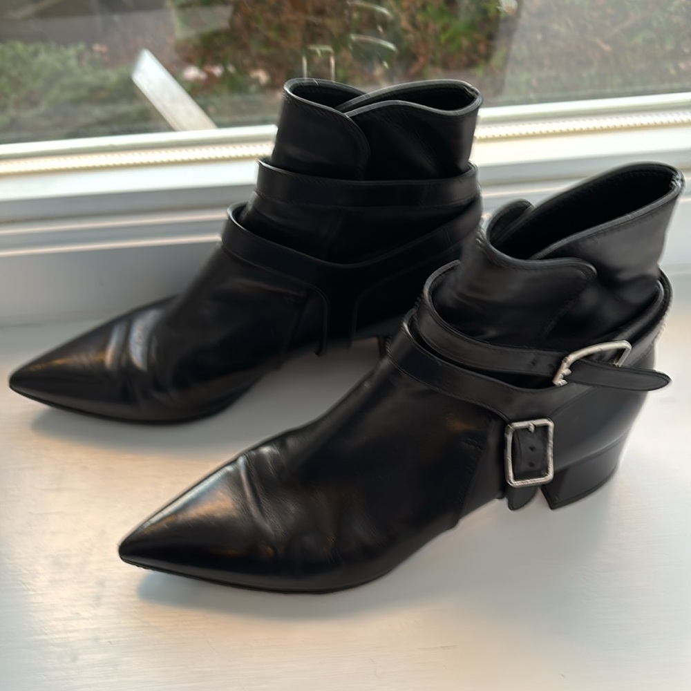 GIANVITO ROSSI ladies black leather buckle booties-6.5M